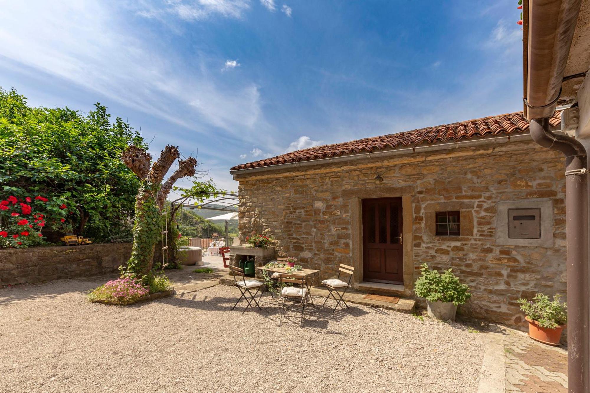 Under The Rock House In Osp With Hot Tub Διαμέρισμα Εξωτερικό φωτογραφία