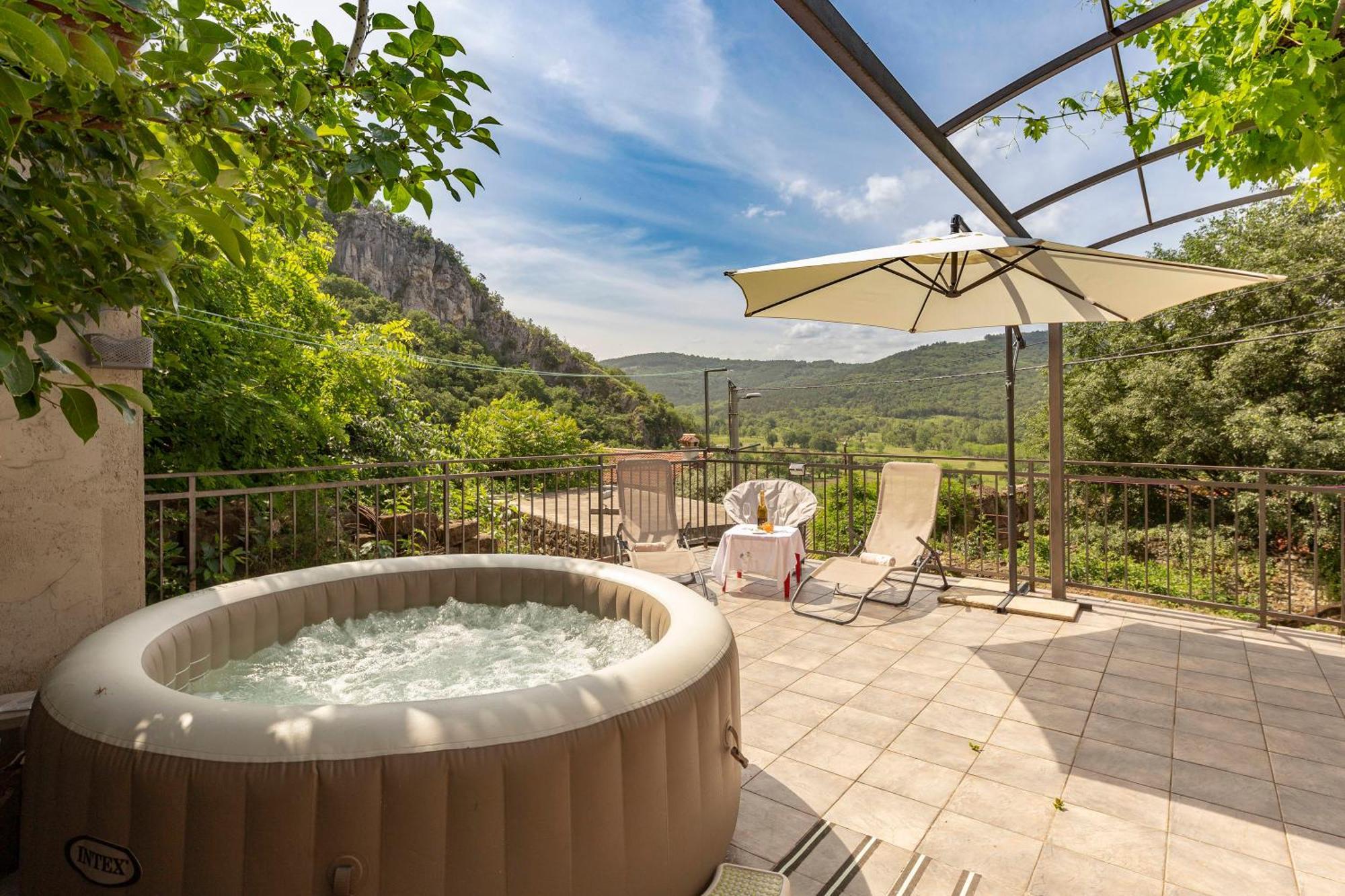 Under The Rock House In Osp With Hot Tub Διαμέρισμα Εξωτερικό φωτογραφία